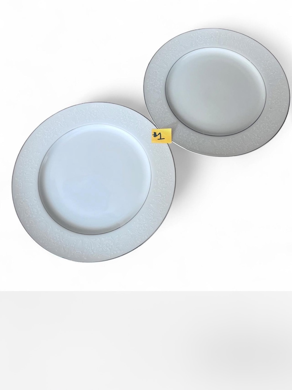 Vintage Crown Victoria Lovelace China dinner plates (Set of 2)